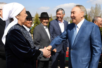 Фотография к новости: Нурсултан Назарбаев встретился с одноклассниками 