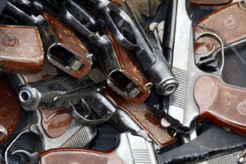 Фотография к новости: 998 единиц огнестрельного оружия сдали казахстанцы в полицию