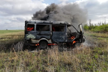 Фотография к новости: В СКО полицейские спасли 11 детей из горящего микроавтобуса