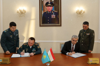 Фотография к новости: Казахстан окажет безвозмездную военно-техническую помощь Таджикистану 