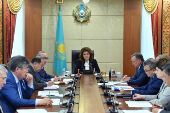 Фотография к новости: Дарига Назарбаева провела Бюро Сената Парламента
