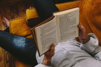 Фотография к новости: Лишь 17% казахстанцев читают книги - Оразалин