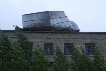 Фотография к новости: Из-за ветра сорвало крыши с 11 зданий в ВКО