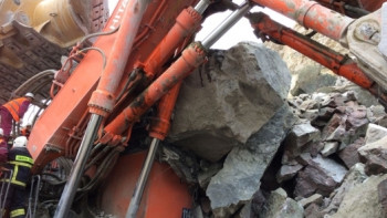 Фотография к новости: Акмолинцы сдают кровь пострадавшему во время обвала скалы экскаваторщику 