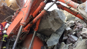 Фотография к новости: Пострадавшего при обвале экскаваторщика в Кокшетау доставили в больницу