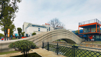 Фотография к новости: Напечатанный на 3D принтере мост открыли в Шанхае