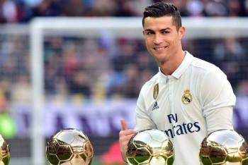 Фотография к новости: Криштиану Роналду в пятый раз получил «Золотой мяч»