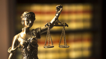 Фотография к новости: Не могла до него дозвониться, телефон отключён - адвокат Александра Кузнецова