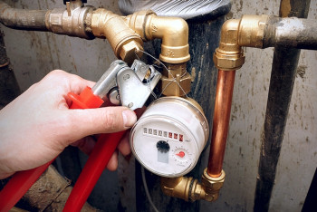 Фотография к новости: Дорогие водомеры обязали устанавливать жителей Уральска