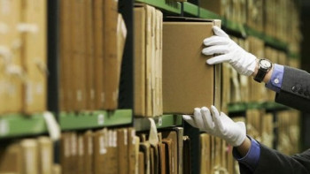 Фотография к новости:  500 тысяч уникальных документов из госархива оцифровали 