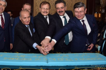 Фотография к новости: Полутораметровый торт в виде казахстанского флага приготовили в Анкаре