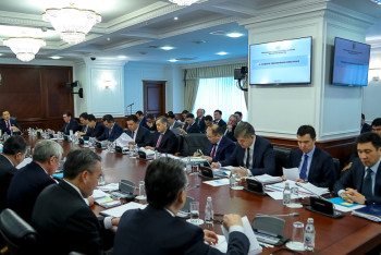 Фотография к новости: О ходе работы по переводу казахского языка на латиницу министры отчитались Сагинтаеву 