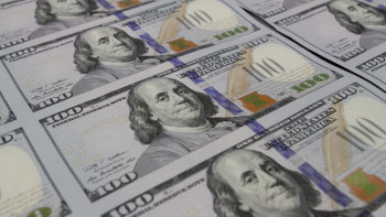 Фотография к новости: Доллар подешевел до 379 тенге