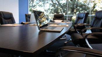 Фотография к новости: Число руководителей в Казахстане в пять раз превышает международный стандарт -  Шпекбаев