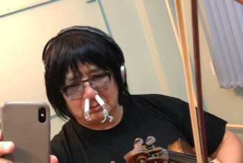 Фотография к новости: Скрипач Марат Бисенгалиев показал, как еще можно использовать женские тампоны 