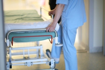 Фотография к новости: Школьницу с уроков госпитализировали в больницу в Мангистау