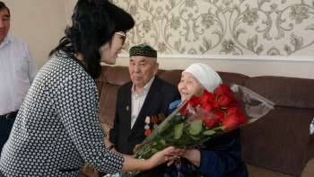 Фотография к новости: Образцовые семьи поздравили в Акмолинской области