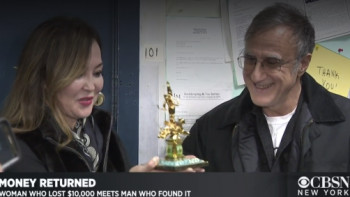 Фотография к новости: Американец вернул казахстанке утерянный кошелек с 10 тысячами долларов 