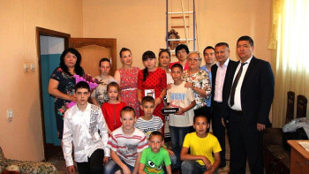 Фотография к новости: Почти 12 млн тенге перечислили детским домам железнодорожники в ВКО