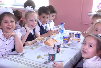 Фотография к новости: Встретили как "врагов" - в Шымкенте начался мониторинг школьных столовых 