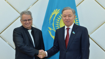 Фотография к новости: Нигматулин и посол Кубы обсудили вопросы торгово-экономического сотрудничества  