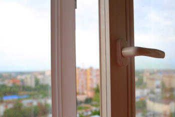 Фотография к новости: Подросток выпала с окна дома в Атырау