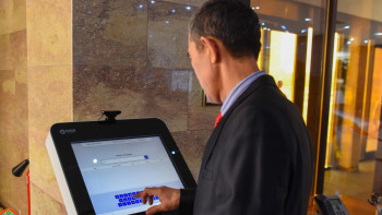 Фотография к новости: Новую систему пропуска установили в акимате Астаны 