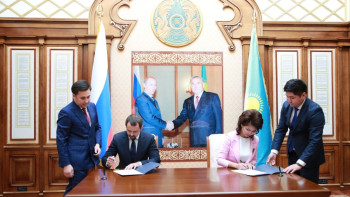 Фотография к новости: МГУ издаст антологии казахской литературы на русском языке 