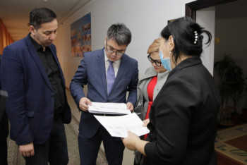 Фотография к новости: Сравнить свой кабинет с палатами детей посоветовали директору школы-интерната в Атырау