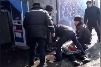 Фотография к новости: Состояние пострадавших от наезда Mercedes на остановку в Алматы оценили врачи