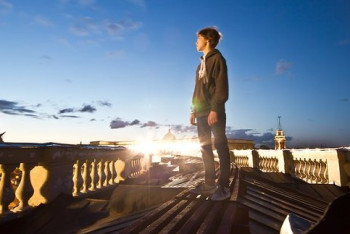 Фотография к новости: Установили личности героев романтического видео на крыше многоэтажки в Кокшетау 