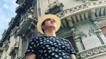 Фотография к новости: Айкына в шортах выгнали из ресторана в Барселоне 