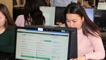 Фотография к новости:  Казахстанских школьников начнут обучать основам электронного правительства