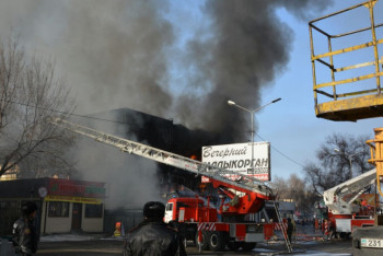 Фотография к новости: Пожар в торговом доме Талдыкоргана потушен
