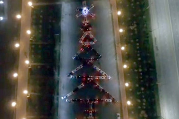 Фотография к новости: Елку из автомобилей собрали в Шымкенте