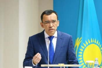 Фотография к новости: Мы не должны быть кабинетной партией – Ашимбаев о "Нур Отане"