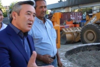 Фотография к новости: В Талдыкоргане не то, чтобы на машинах, пешком ходить невозможно – аким города