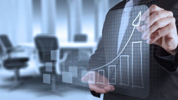 Фотография к новости: Высокая волатильность курса тенге сдерживает инвестиции в новые проекты - Мырзахметов