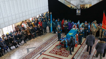 Фотография к новости: В Алматы прощаются с легендарным Кара майором 