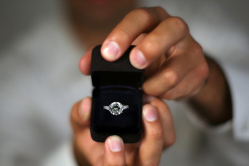 Фотография к новости: Необычное предложение возлюбленной сделал студент из Астаны 