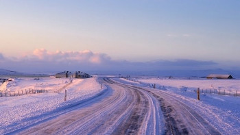 Фотография к новости: Казахстанские спасатели помогли пассажирам на трассе Павлодар-Омск