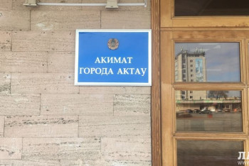 Фотография к новости: В акиматах Актау и области сняли написанные на латинице вывески