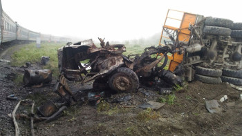 Фотография к новости: Поезд столкнулся гружённым зерном прицепом в Костанайской области