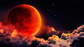 Фотография к новости: Явление "кровавой" луны: чего опасаться и как провести этот день