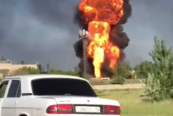 Фотография к новости: Двоих пожарных госпитализировали с места ЧП в промзоне Павлодара