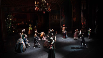 Фотография к новости: Президент Казахстана посетил балет "Щелкунчик" в Мариинском театре