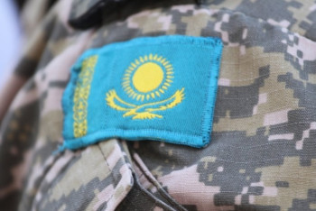 Фотография к новости: Восемь сотрудников Минобороны проходят по делу кызылординского военкома-взяточника