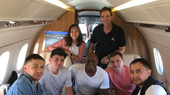 Фотография к новости: Головкин вылетел в Лас-Вегас на рематч с "Канело"