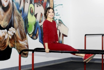 Фотография к новости: Молдир Ауелбекова бросила воркаут-вызов Бауыржану Байбеку