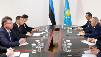 Фотография к новости: Назарбаев встретился с премьер-министром Эстонии 